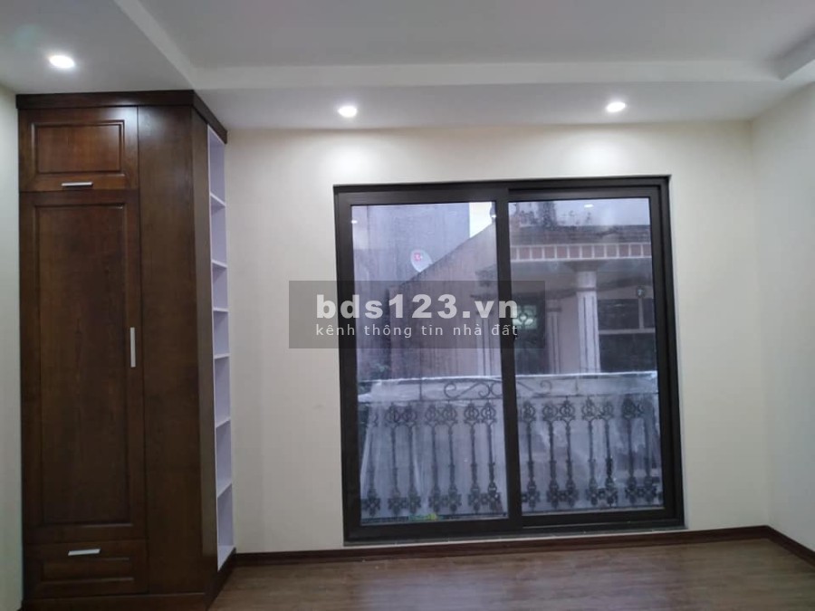 Nhà Nguyễn Văn Cừ, rất mới và đẹp, tiện nghi gần phố, diện tích sử dụng 33m2, giá 3,35 tỷ
