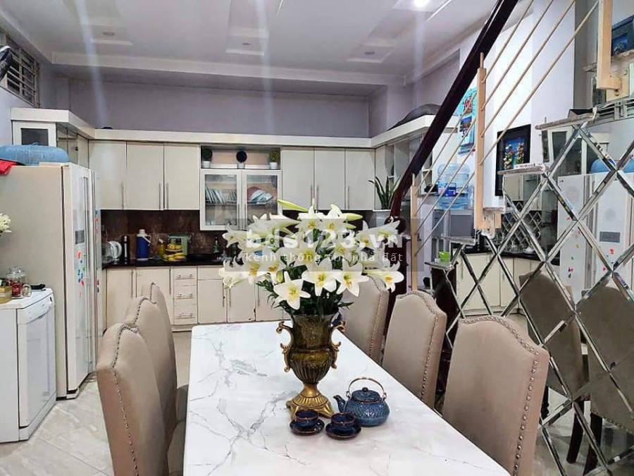 Bán nhà lô góc 4 mặt thoáng phố Lạc Long Quân đúc kiên cố 4 tầng, dt 45m2, hẻm ba gác