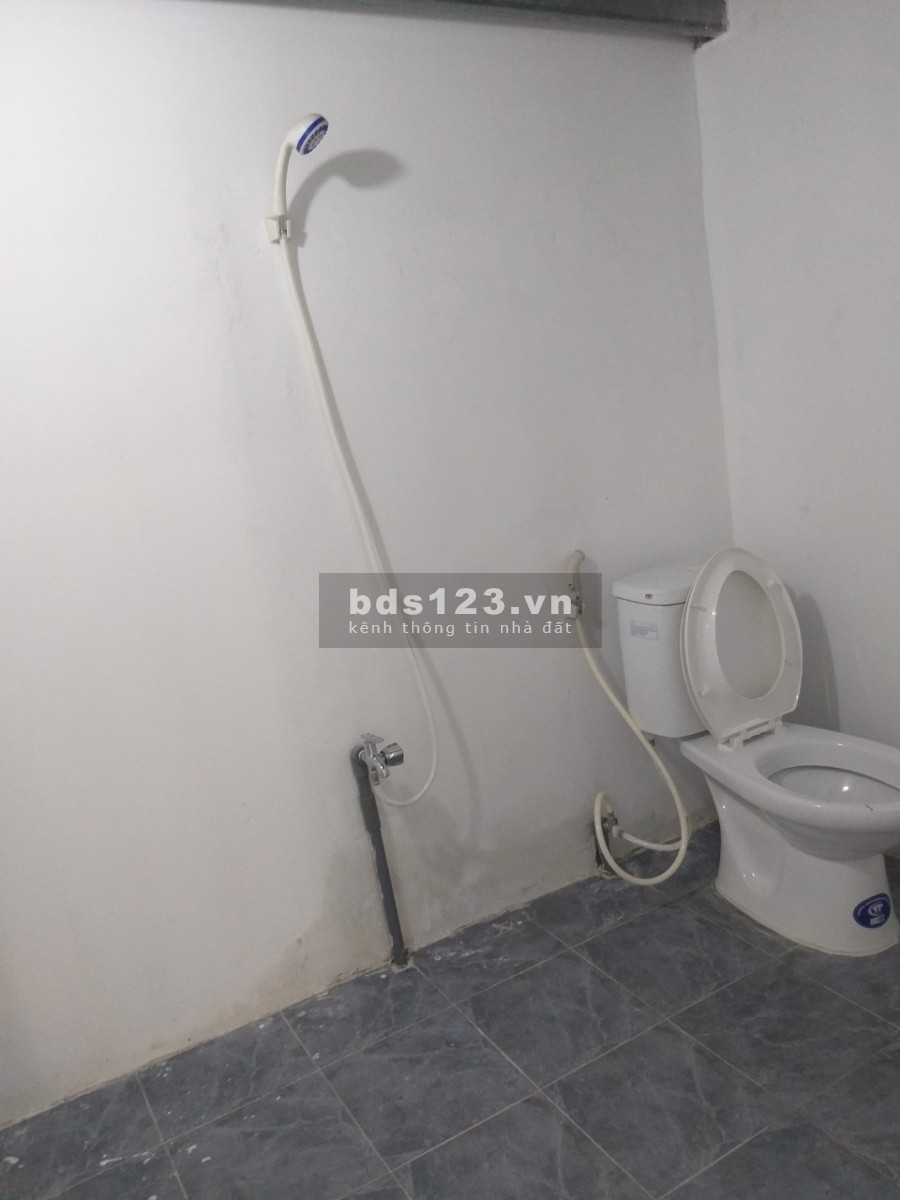 Nhà nguyên căn đang trống nền cần cho thuê ngay Dương Quảng Hàm 5 triệu/tháng