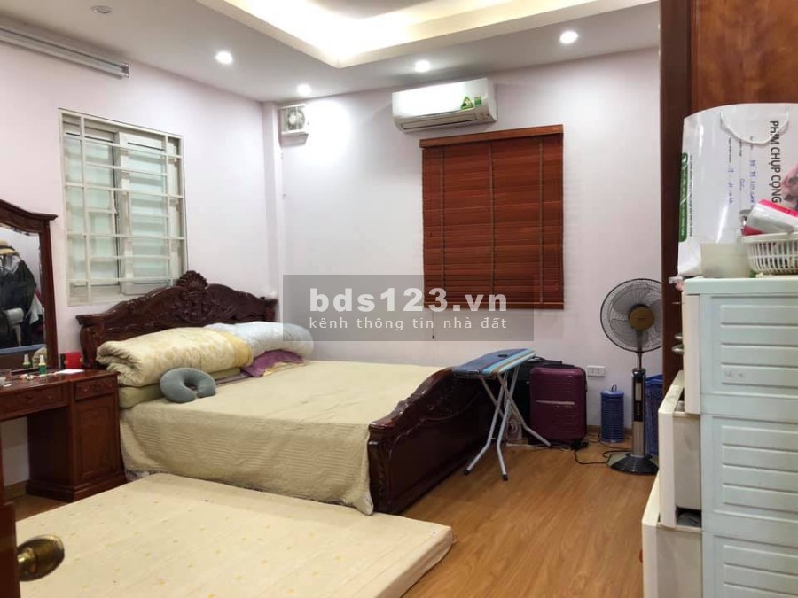 Bán nhà Khâm Thiên 51m2 5 tầng. 3 bước ra phố. Nội thất hút mắt. Giá 4.2 tỷ