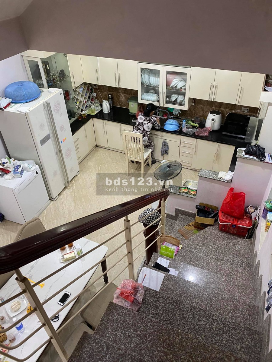 Bán nhà lô góc 4 mặt thoáng phố Lạc Long Quân đúc kiên cố 4 tầng, dt 45m2, hẻm ba gác