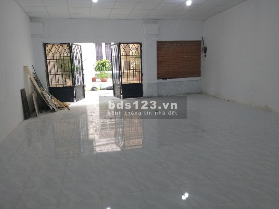 Nhà nguyên căn đang trống nền cần cho thuê ngay Dương Quảng Hàm 5 triệu/tháng