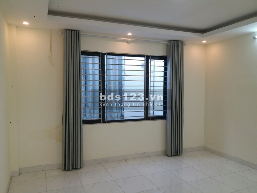 Bán nhà Khâm Thiên diện tích 29m2 giá bán 2.35 tỷ. Ngõ thông, ba gác. Xách mông vào ở luôn