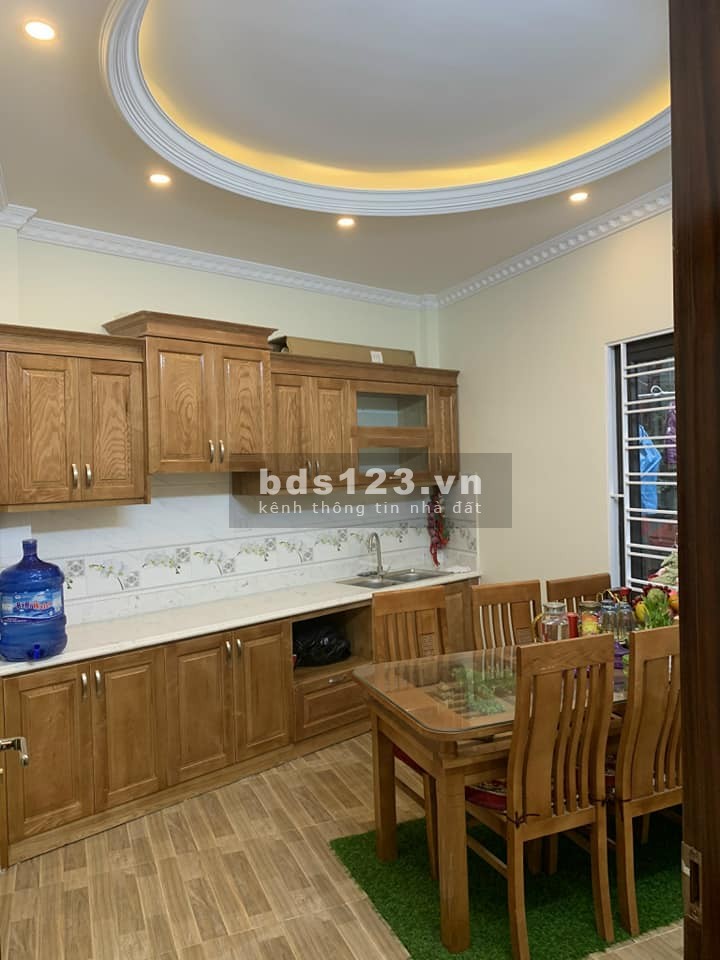Bán nhà Nguyên Hồng, Đống Đa 57m2 phân lô, 2 thoáng, ô tô đỗ cửa. Giá hơn 7 tỷ.