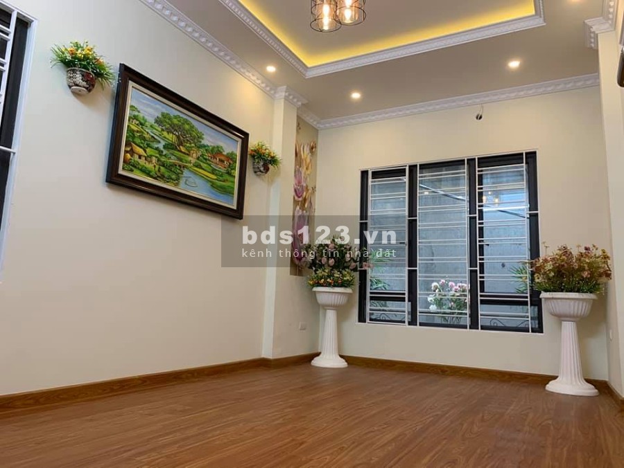 Bán nhà Nguyên Hồng, Đống Đa 57m2 phân lô, 2 thoáng, ô tô đỗ cửa. Giá hơn 7 tỷ.