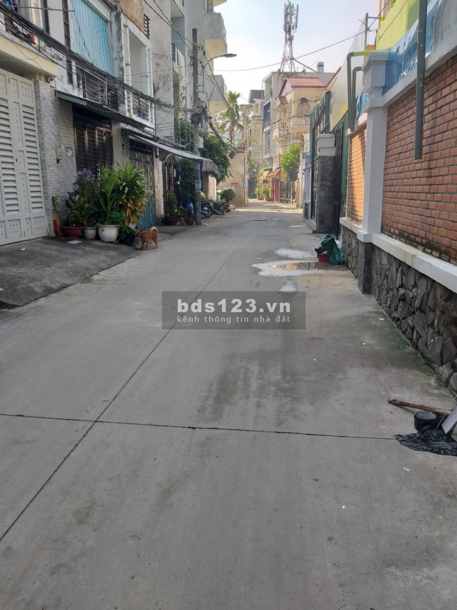 Nhà nguyên căn đang trống nền cần cho thuê ngay Dương Quảng Hàm 5 triệu/tháng