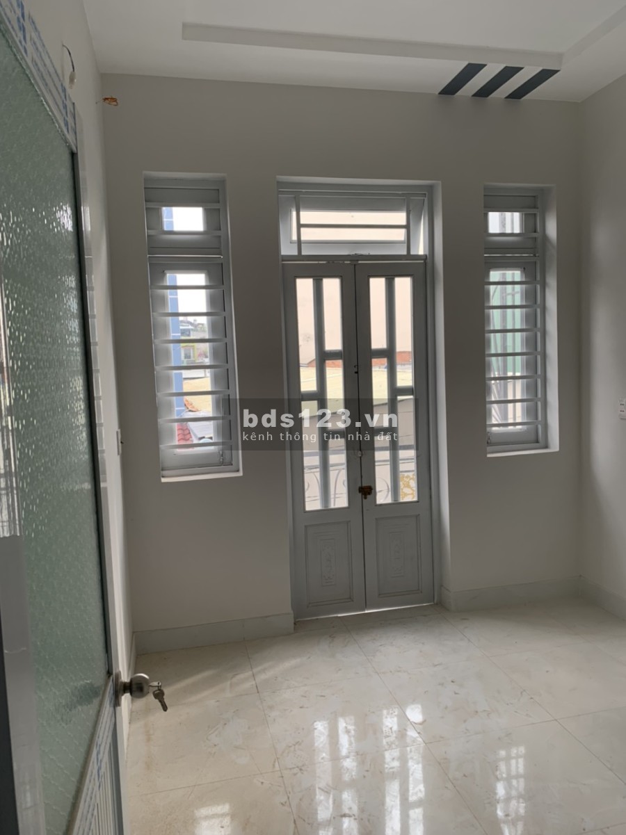 Bán căn nhà ngay mặt tiền Nguyễn Ảnh Thủ, 2 lầu, 4 phòng ngủ giá bán 2,41 tỷ sổ chính chủ