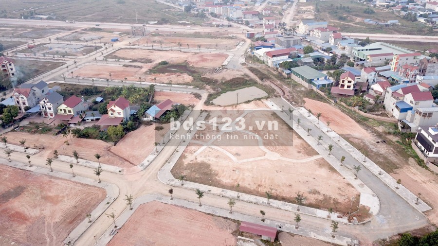 Chính chủ cần bán nhanh 2 lô đất view vườn hoa và TTTM D09 Tấn Đức JSC giá đầu tư