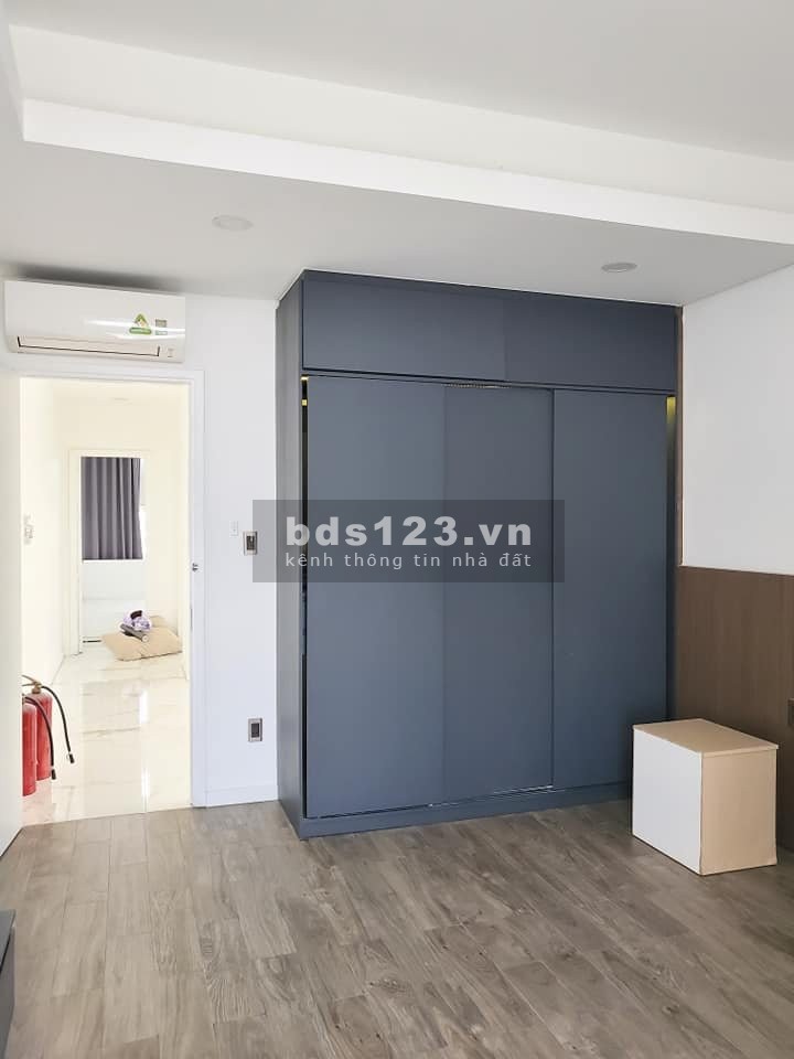 Bán nhà nguyên căn hẻm xe hơi đường lớn, khu dân cư đông đúc, giá tốt đầu tư, sổ sẵn