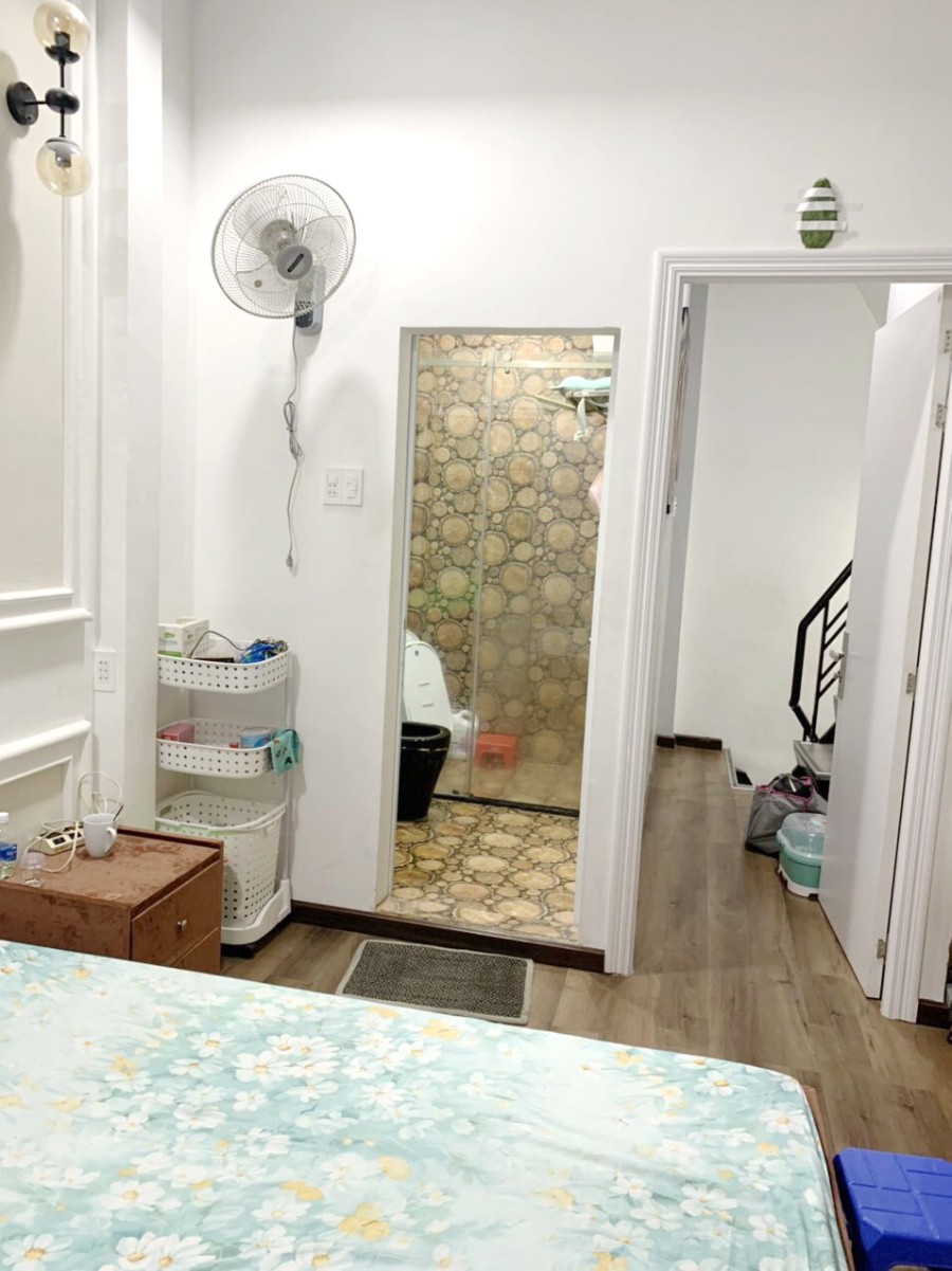Nhà đẹp nguyên căn diện tích sử dụng 4.2*7m đúc kiên cố 2 lầu hẻm Trần Phú P9 Quận 5