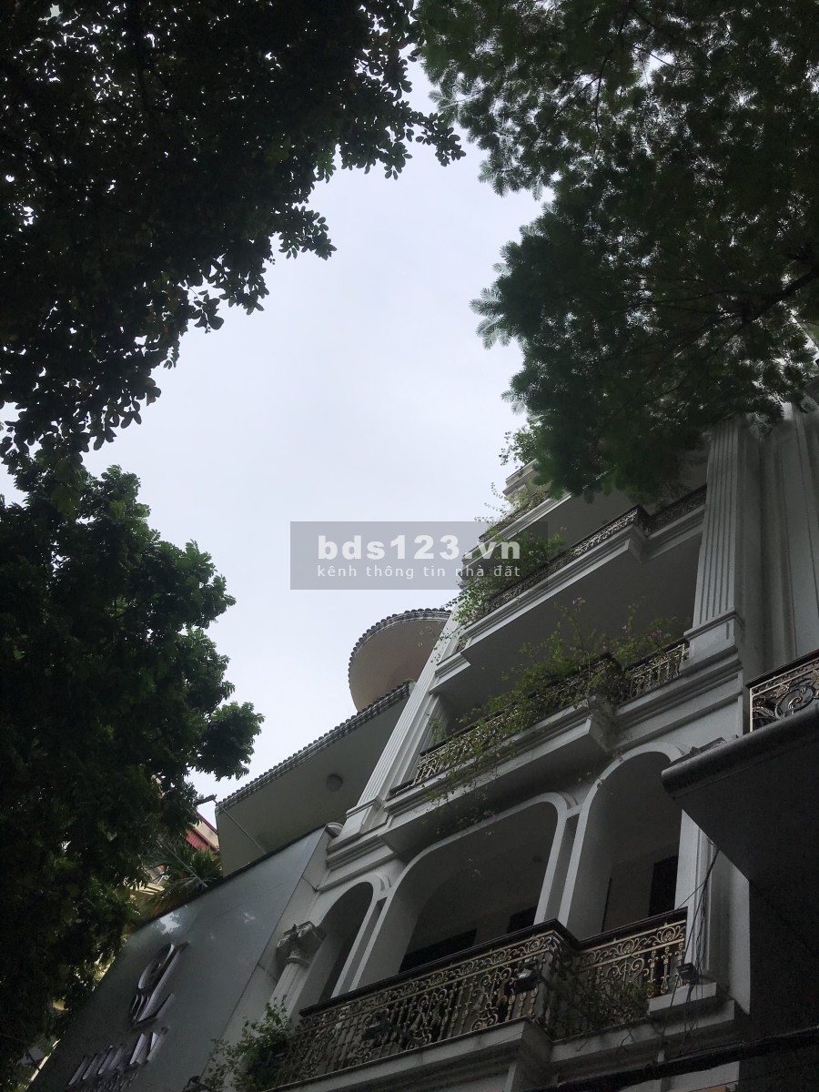 Chủ nhà cần bán nhà cách phố xã đàn vài bước chân nhà 6 tầng, lô góc vị trí đẹp!