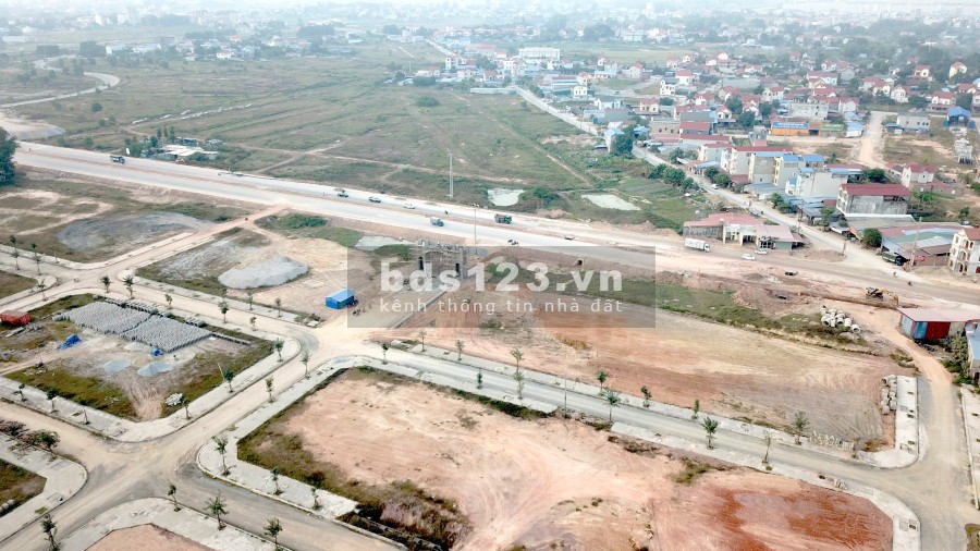 Chính chủ cần bán nhanh 2 lô đất view vườn hoa và TTTM D09 Tấn Đức JSC giá đầu tư