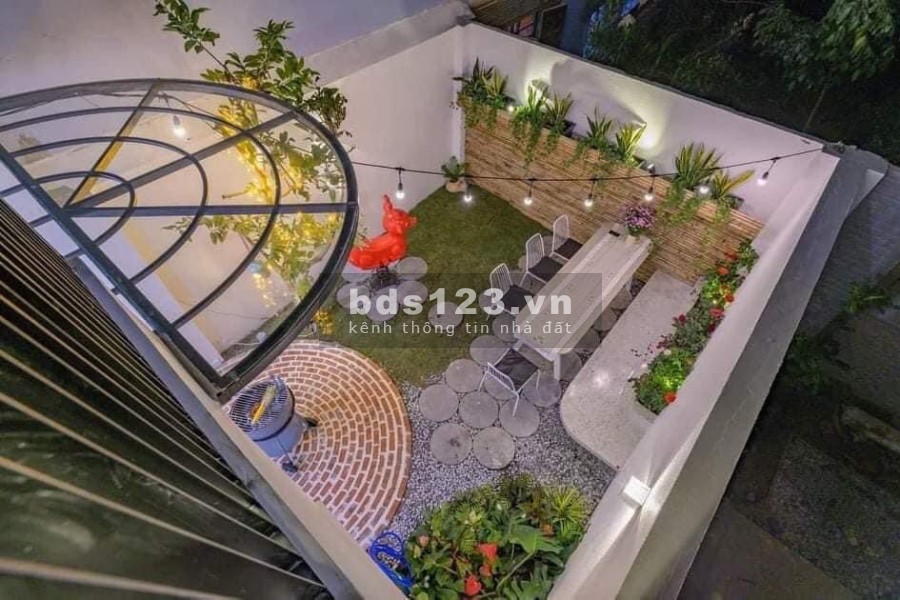 Cần bán gấp nhà phố thương mại, sổ hoàn công, Tại Dĩ An hỗ trợ vay ngân hàng giá tốt