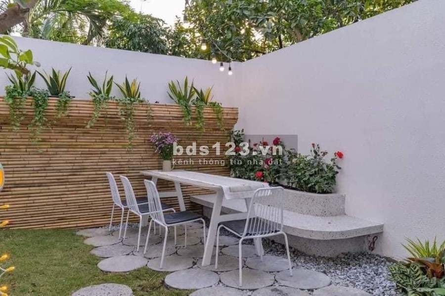 Cần bán gấp nhà phố thương mại, sổ hoàn công, Tại Dĩ An hỗ trợ vay ngân hàng giá tốt