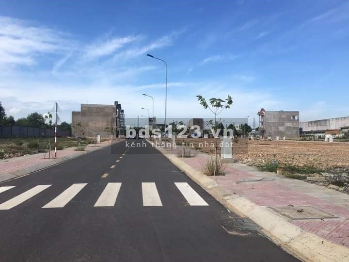 Tôi cần bán lô đất diện tích 5x20 full thổ cư mặt tiền ĐT 750 Trừ Văn Thố có thể kinh doanh