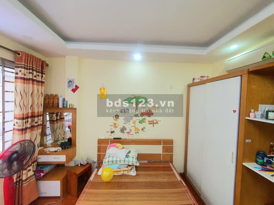 Bán nhà Đinh Công Thượng, Quận Hoàng Mai, gía rẻ dtsd 35m2, 4 tầng ô to đỗ cửa, sổ nở hậu