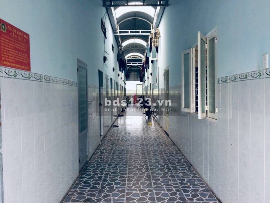 Bán căn nhà trọ vị trí đường lớn, 6 phòng 1 ki ốt, diện tích: 125m2. Thu nhập 10tr/tháng
