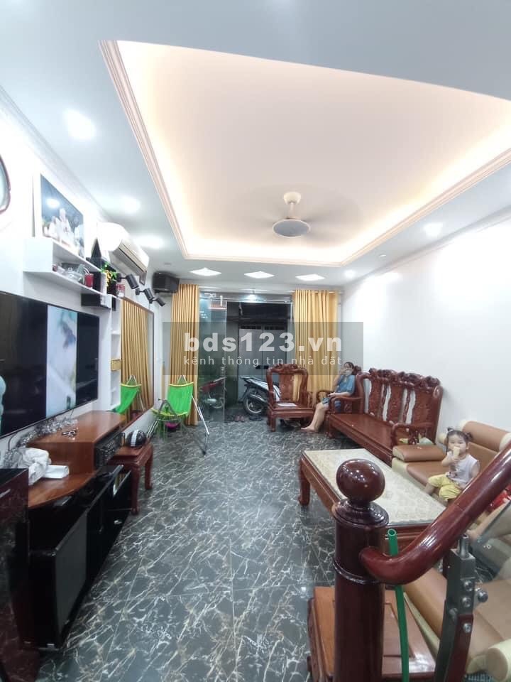 Bán nhà Tân Mai đẹp lung linh, ngõ thông full đồ , dt 45m2 4 tầng, giá 2.5 tỷ có gia lộc