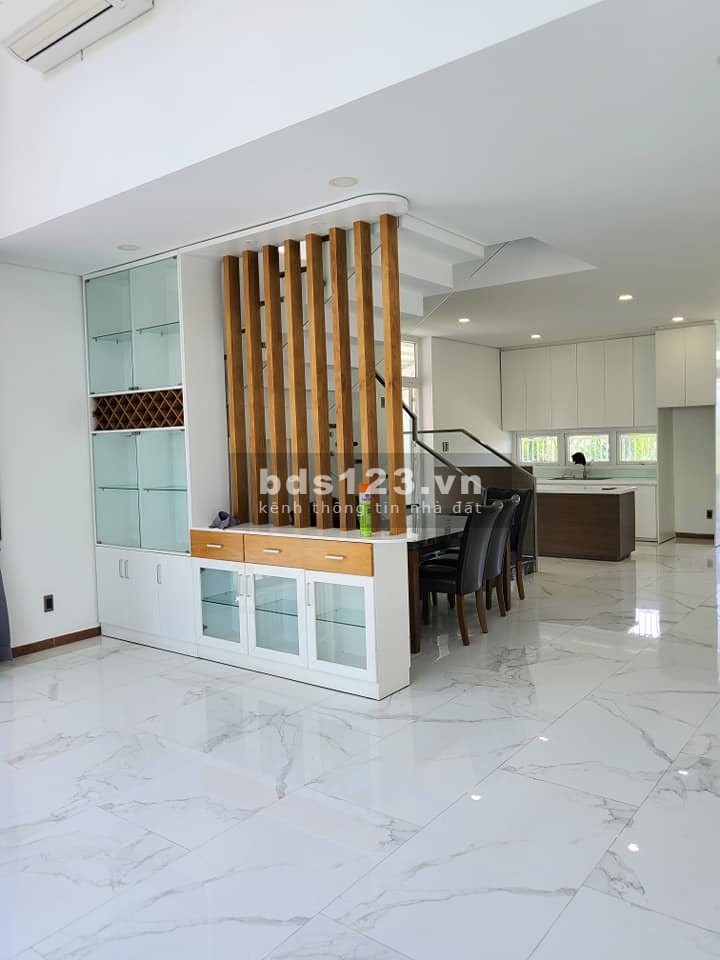 Bán nhà nguyên căn hẻm xe hơi đường lớn, khu dân cư đông đúc, giá tốt đầu tư, sổ sẵn