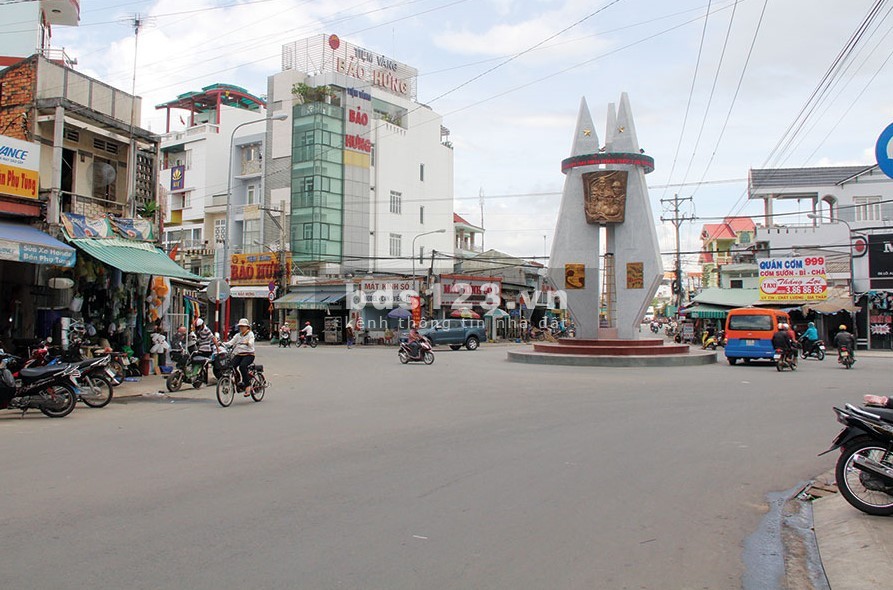 Cần ra nhanh lô đất ngay làng đại học Việt Đức, mặt tiền kinh doanh, sổ hồng riêng