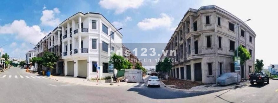 Cần bán gấp nhà phố thương mại, sổ hoàn công, Tại Dĩ An hỗ trợ vay ngân hàng giá tốt