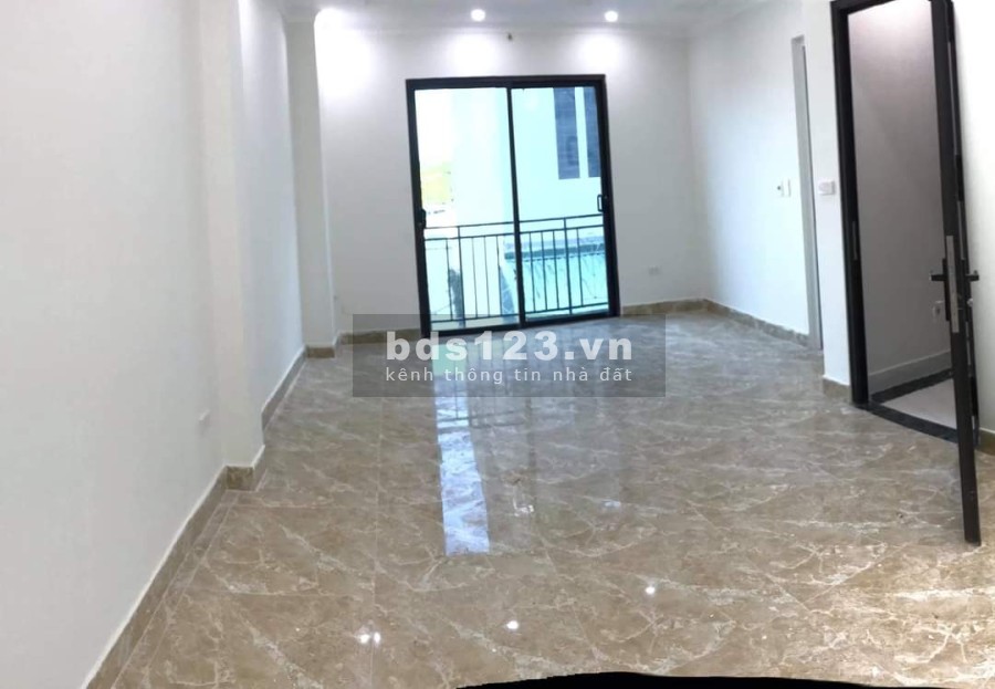 Cực ký cần bán 35m2, nhà 5 tầng Việt Hưng, đường to ô tô vào nhà 15m ra phố chính giá chỉ 3 tỷ