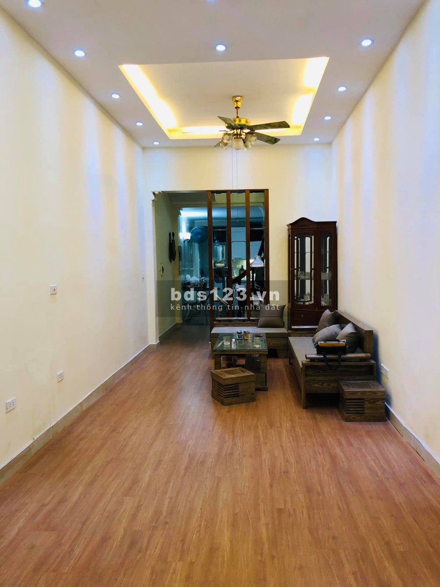 Bán nhà Lê Trọng Tấn Quận Thanh Xuân, 2 mặt thoáng, ô tô đỗ dt 60m2, ngay phố nhỉnh 6 tỷ