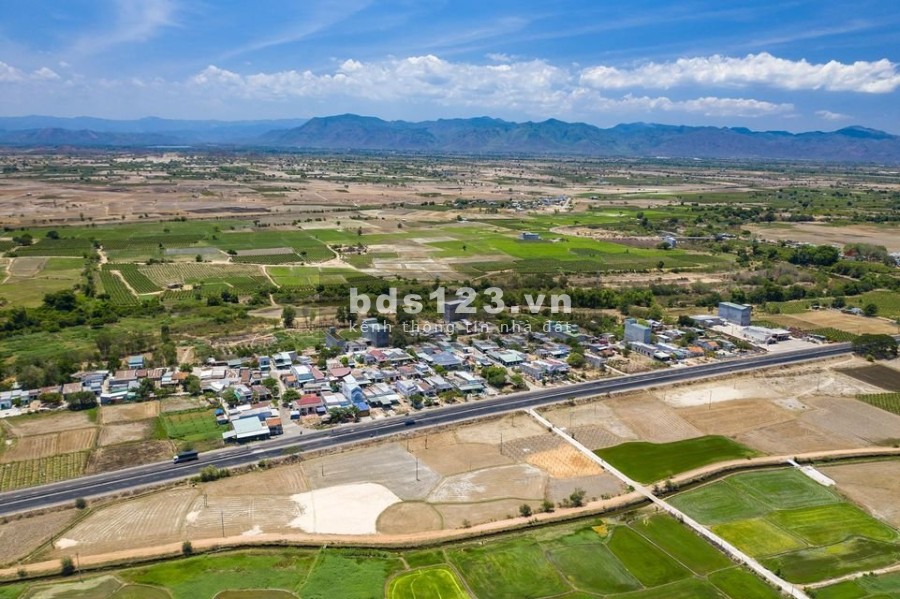 Bán lô đất gần Quốc lộ 1A, mặt tiền dài 67m, sổ đỏ tại Phan Thanh giá bán chỉ 671 triệu
