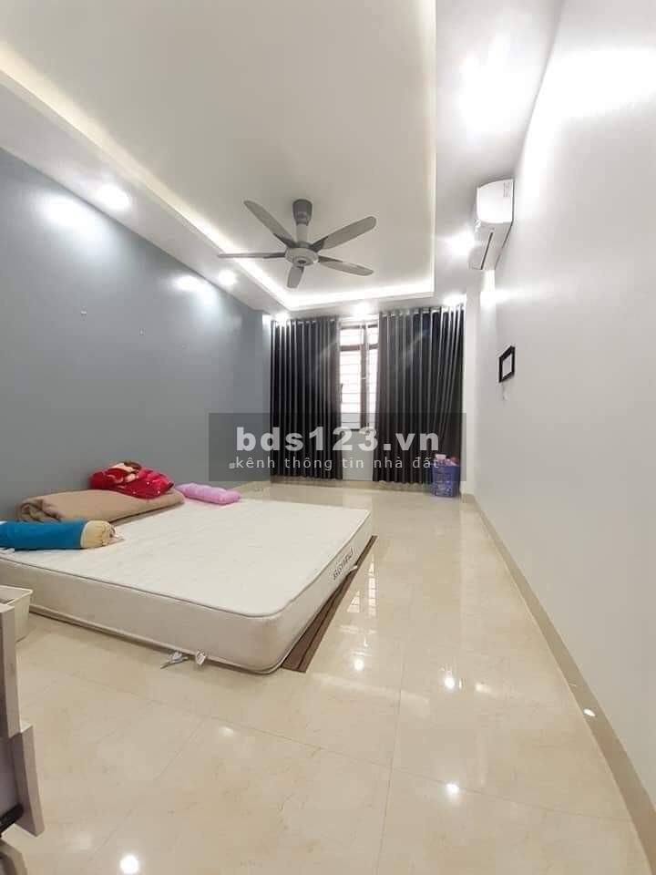 Cực phẩm Văn Quán giá chỉ nhỉnh 3 tỷ có nhà diện tích 33m2 4 tầng cách 5m ra phố.