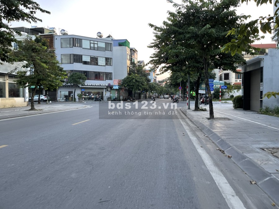 Bán mảnh đất tái định cư Long Biên, diện tích 30m2, kinh doanh được, vị trí cực đẹp.