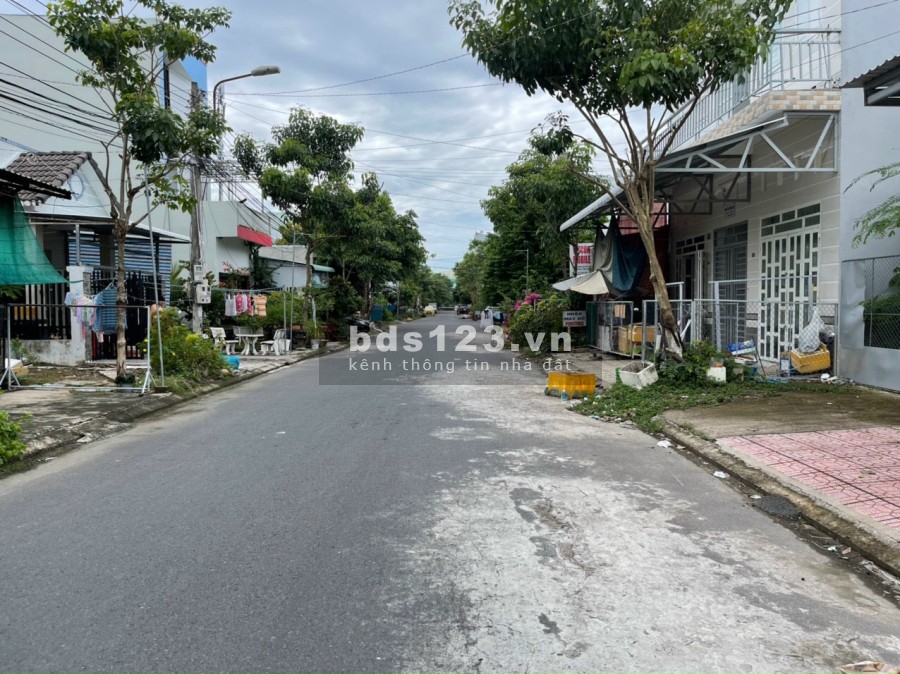 Bán nhà nguyên căn diện tích sử dụng 103.5m2 khu an ninh môi trường sống yên tĩnh