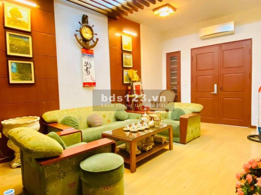 Nhà Văn Tiến Dũng, ô tô tránh, mt 6m, view hồ giá bán chỉ 55 triệu/m2 thương lượng