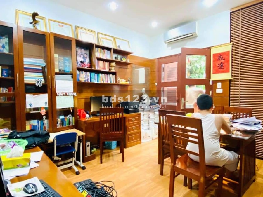 Nhà Văn Tiến Dũng, ô tô tránh, mt 6m, view hồ giá bán chỉ 55 triệu/m2 thương lượng