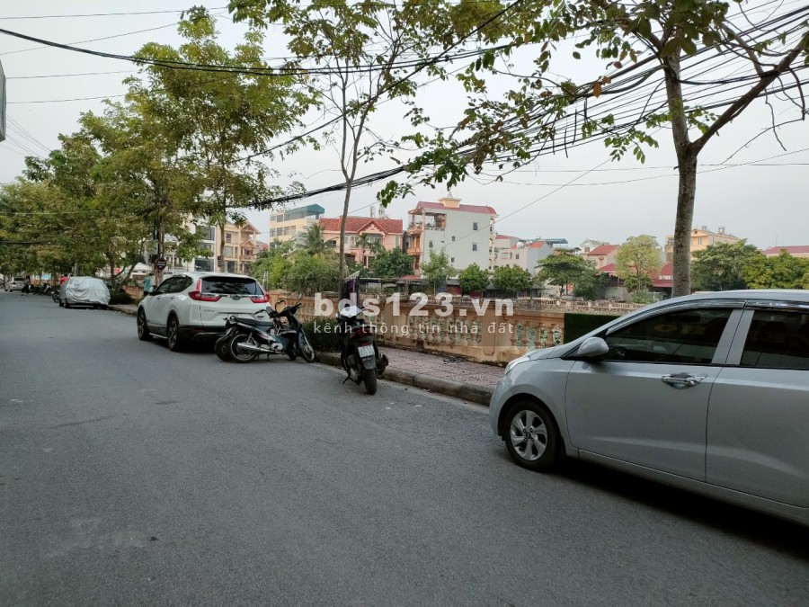 Nhà Văn Tiến Dũng, ô tô tránh, mt 6m, view hồ giá bán chỉ 55 triệu/m2 thương lượng