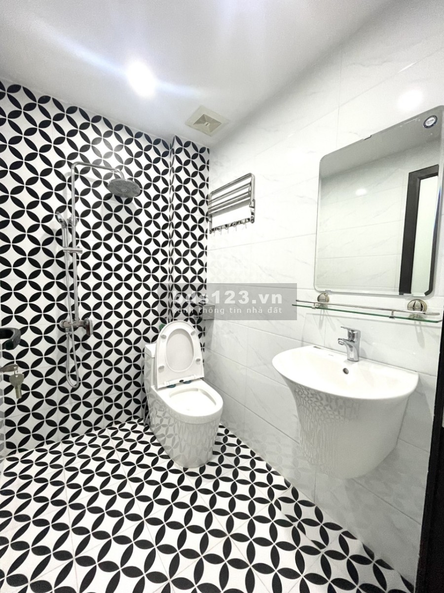 Bán nhà 4 tầng diện tích sử dụng 40m2 siêu đẹp phố Cầu Giấy giá 5,3 tỷ, lh 0912442669