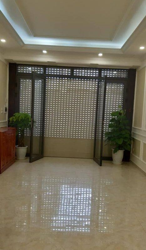 Bán nhà mặt phố Xã Đàn Quận Đống Đa 5 tầng dt 40m2 nở hậu, hai mặt tiền giá mềm mại.