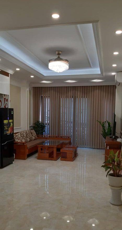 Bán nhà mặt phố Xã Đàn Quận Đống Đa 5 tầng dt 40m2 nở hậu, hai mặt tiền giá mềm mại.