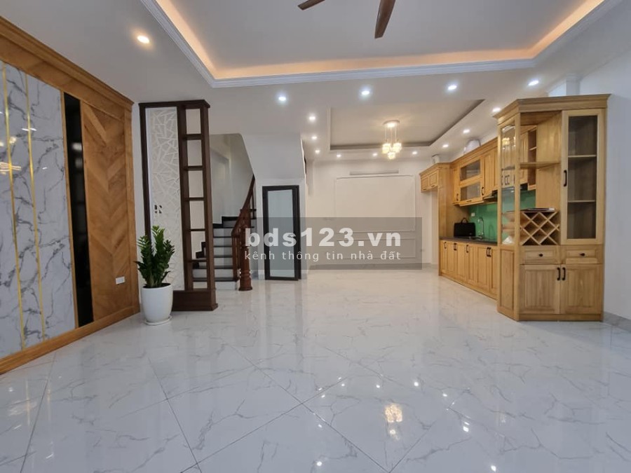 Bán nhà Trần Đại Nghĩa diện tích sử dụng 35m2 đúc 5 tầng xây mới, giá 4 tỷ 10m ra phố