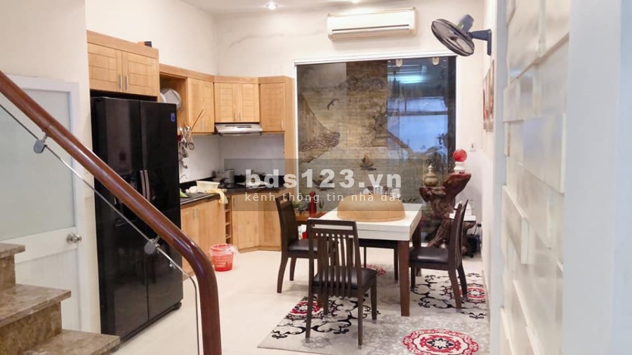 Mặt tiền Quận Cầu Giấy kinh doanh nở hậu diện tích 55m2. giá bán chỉ nhỉnh 9 tỷ