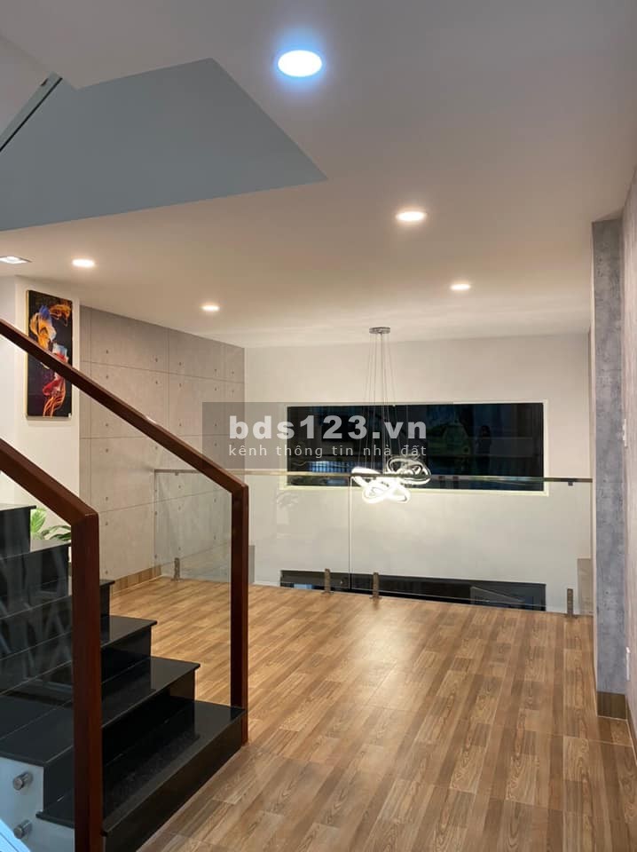Nhà mặt tiền diện tích sử dụng 45m2, vuông vức, đúc kiên cố 5 tầng, giá bán 7.2 tỷ, sổ sẵn