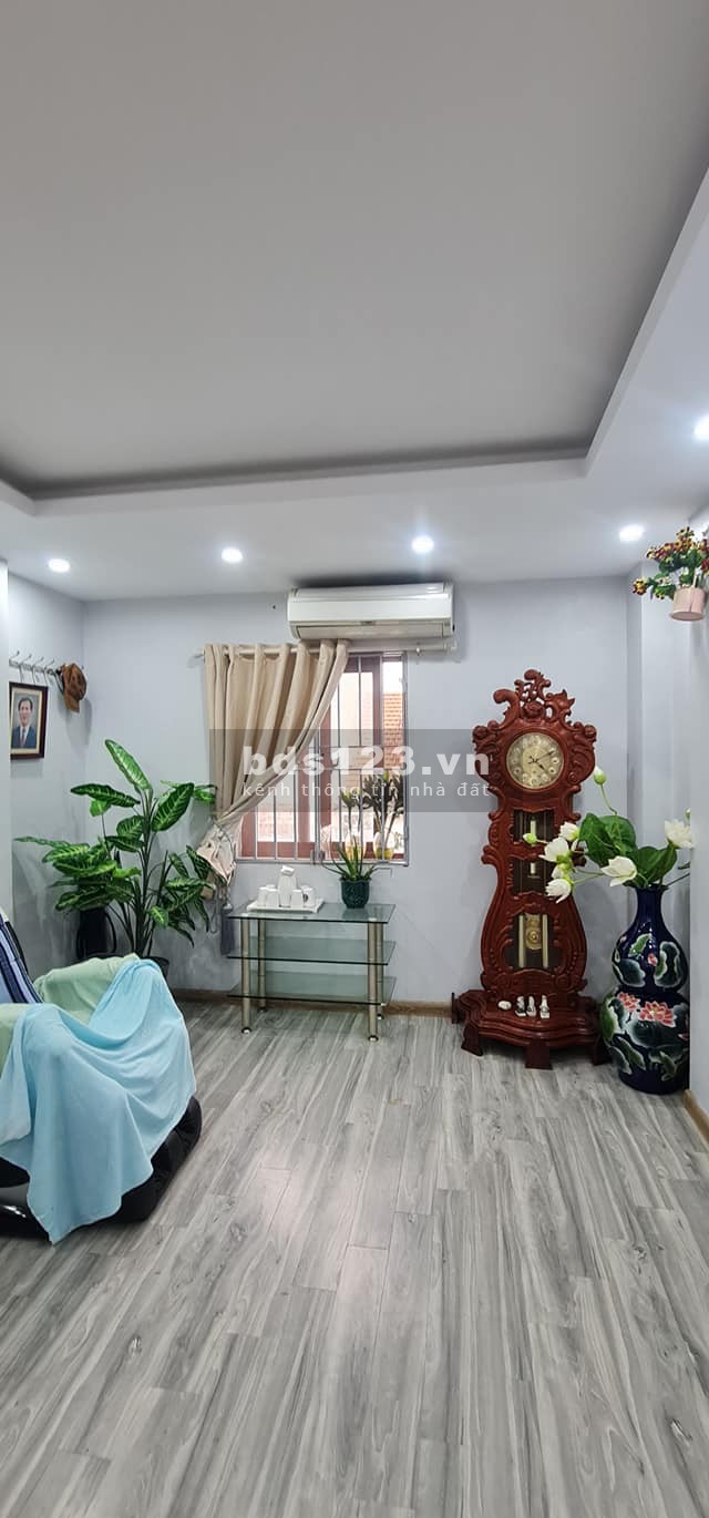 Bán nhà Phùng Chí Kiên nhà phân lô thang máy nội thất đầu tư đắt đỏ có Gara ô tô