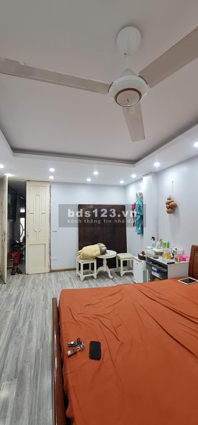 Bán nhà Phùng Chí Kiên nhà phân lô thang máy nội thất đầu tư đắt đỏ có Gara ô tô