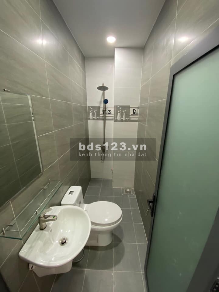 Nhà mặt tiền diện tích sử dụng 45m2, vuông vức, đúc kiên cố 5 tầng, giá bán 7.2 tỷ, sổ sẵn