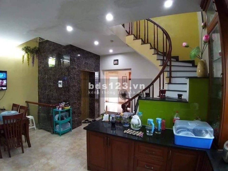 Bán nhà Hoàng Quốc Việt nhà mặt ngõ ngõ rộng như phố nhà đẹp vào ở luôn thang máy
