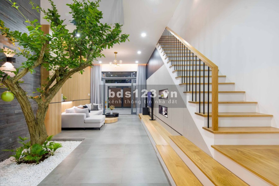 Bán nhà Long Biên Bồ Đê dt 45m2, mặt tên 4m nhà mới đẹp long lanh, gần hồ, vài bước ra ô tô
