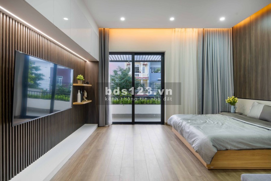 Bán nhà Long Biên Bồ Đê dt 45m2, mặt tên 4m nhà mới đẹp long lanh, gần hồ, vài bước ra ô tô