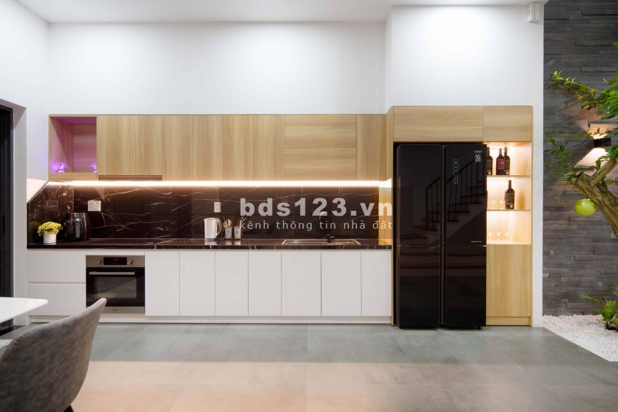 Bán nhà Long Biên Bồ Đê dt 45m2, mặt tên 4m nhà mới đẹp long lanh, gần hồ, vài bước ra ô tô