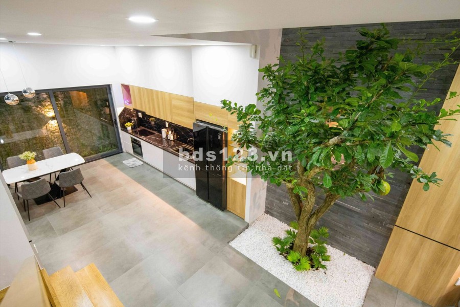 Bán nhà Long Biên Bồ Đê dt 45m2, mặt tên 4m nhà mới đẹp long lanh, gần hồ, vài bước ra ô tô