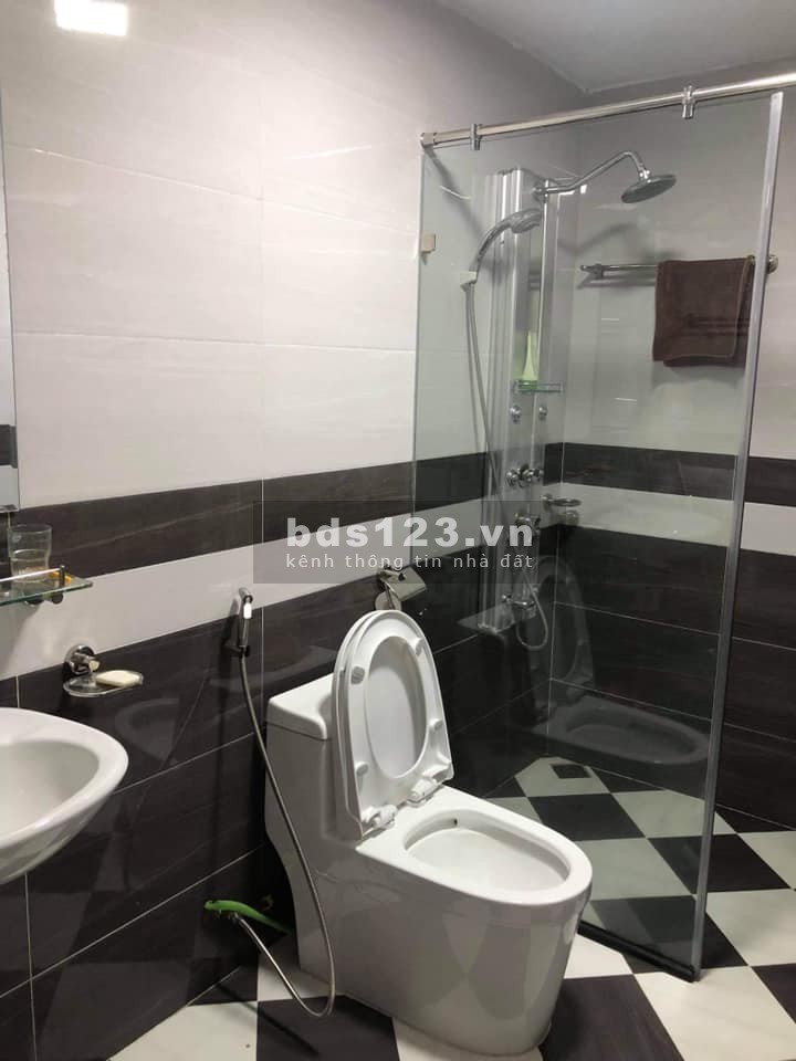 Bán nhà Hoàng Quốc Việt nhà mặt ngõ ngõ rộng như phố nhà đẹp vào ở luôn thang máy