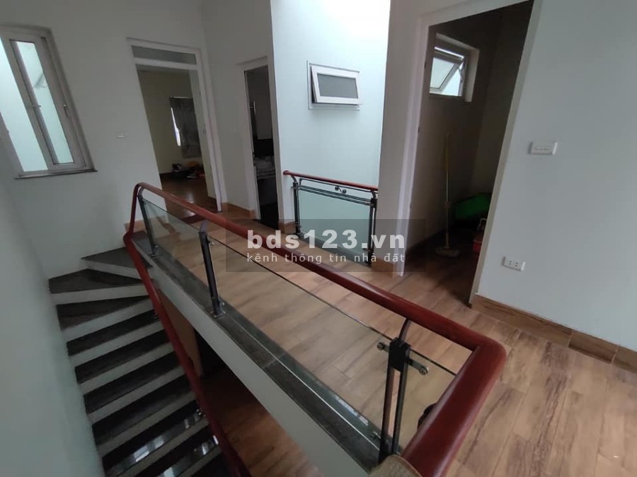 Bán nhà 95m2 ngõ 101 Lâm Hạ, Long Biên, phân lô oto tránh, 10.7 tỷ, 0818962345